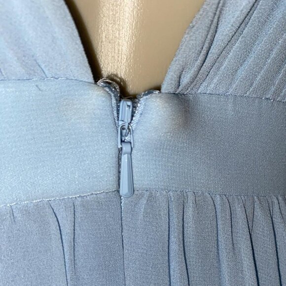 Mac DUGGAL Powder Blue Pleated Chiffon Sleeveless V-Neck - Picture 7 of 9
